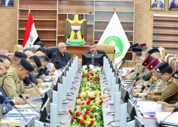 وزير الداخلية يعقد اجتماعاً أمنياً موسعاً في البصرة لمتابعة خطط تأمين زيارة الأربعين