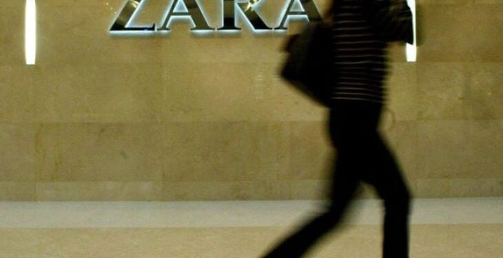 هيئة بريطانية ترغم “زارا” على سحب صورتين لعارضتين نحيفتين للغاية