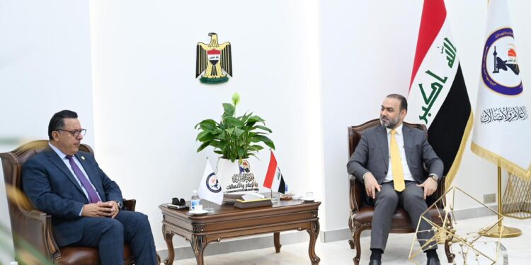 رئيس هيئة الإعلام والاتصالات يستقبل رئيس اتحاد مجالس البحث العلمي العربي