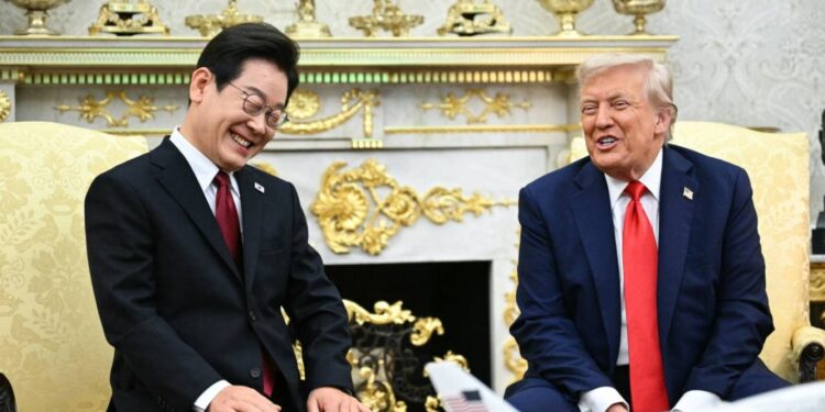 بيونغ يانغ تصف رئيس كوريا الجنوبية بـ”المنــــافق”