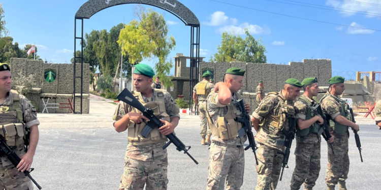 لبنان.. الجيش يتســـــلم السلاح الفلسطيني من المخيمات