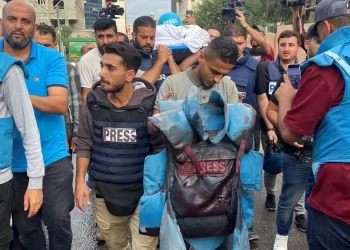 أكثر من 200 صحافي دولي يطالبون بالدخول إلى غزة “فــوراً ودون إشراف”