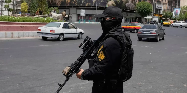 ايران.. الشرطة تعلن اعتقال 21 ألف مشتبه به خلال الحرب مع إسرائيل