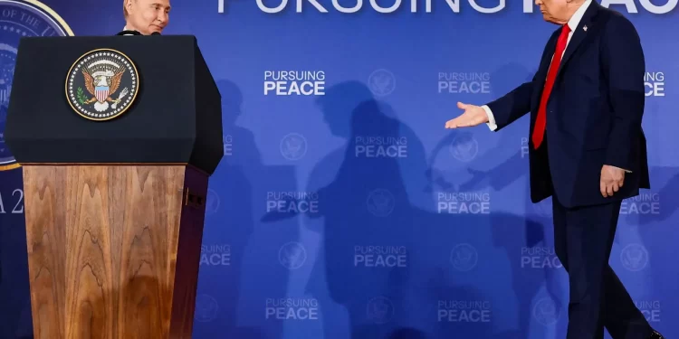 بوتين “المنتصر” في ألاسكا يرسم ملامح التسوية المحتملة