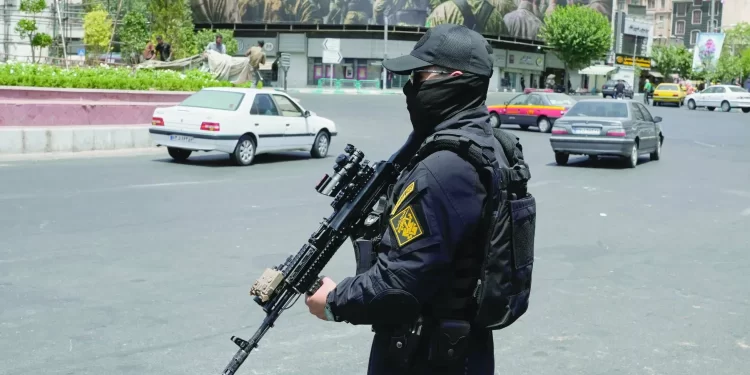 ايران.. الحرس الثوري يعلن مقتل مسلحين في مداهمات شرق البلاد