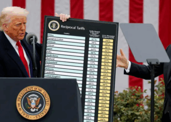 أمريكا تبدأ فرض التعريفات الجمركية الجديدة