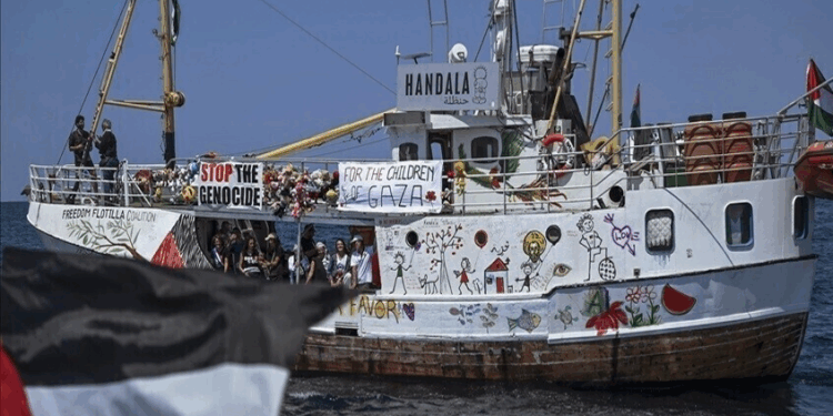 أول أسطول شعبي منسق لكـــسر الحصار عن غزة