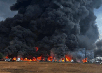 انفجار وحريق ضخم في منشأة نفطية أمريكية