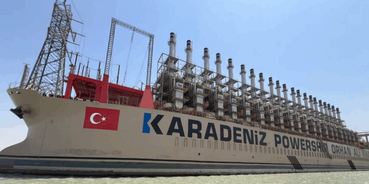 العراق يستقبل أطول سفينة في تاريخ ميناء خور الزبير “”الثانية لتوليد الكهرباء”