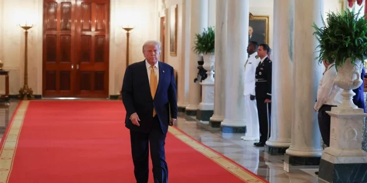 ترامب يقيـــل المسؤولة عن إحصائيات العمل