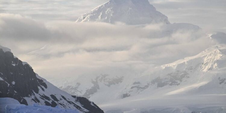 العثور على رفات باحث بريطاني في القطب الجنوبي… بعد 66 عام