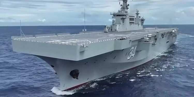 الصين تدعم أسطولها الحربي بحاملة مروحيات جديدة