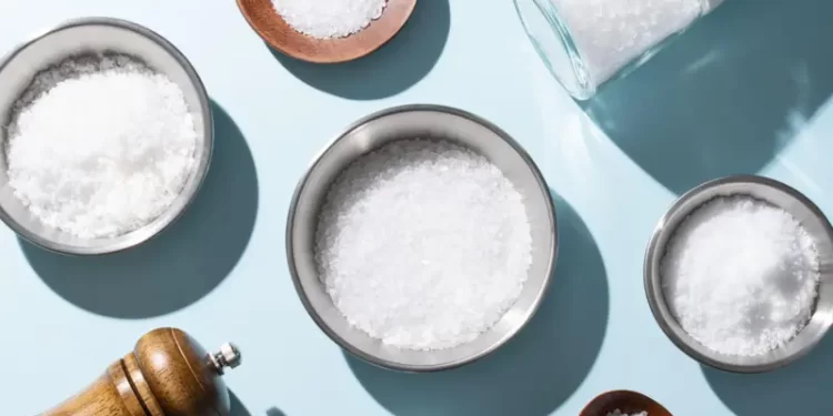 المخاطر الصحية لنقص الملح في طعامنا