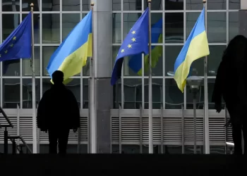 ثورة الرأي العام تهـــدد مساعي القادة الأوروبيين لتشكيل “جيش الإنقاذ”