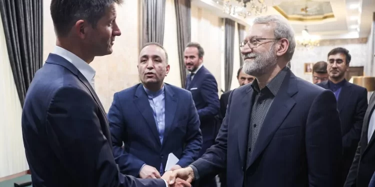 لاريجاني يجري مباحثات نووية مع نظيره السويسري