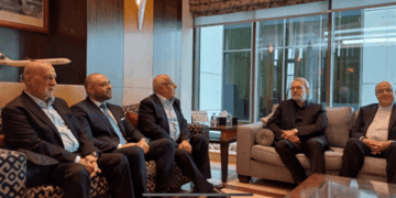 وصول لاريجاني إلى مطار بيروت