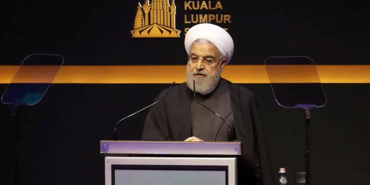 رئيس إيراني سابق يدعو إلى خفض التوتر مع الولايات المتحدة