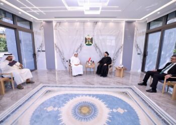 الحكيم يلتقي سفير الكويت لبحث العلاقاتُ الثنائيةُ بين البلدين