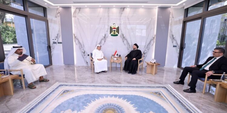 الحكيم يلتقي سفير الكويت لبحث العلاقاتُ الثنائيةُ بين البلدين