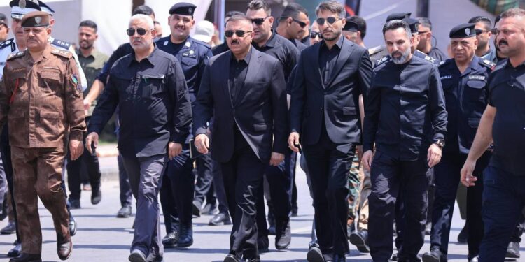 وزير الداخلية يتابع حركة الزائرين في مركز محافظة النجف