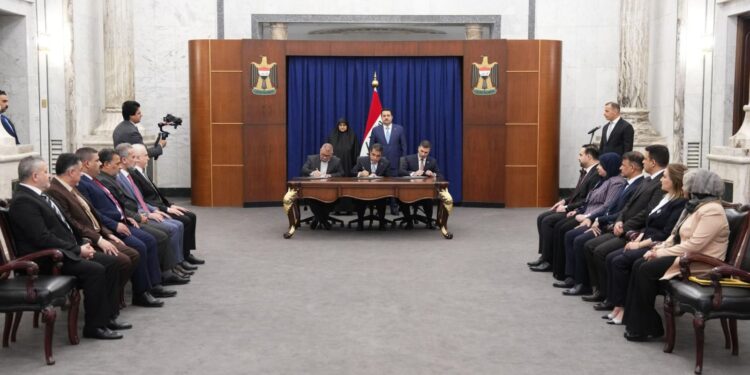 السوداني يرعى مراسم توقيع عقد تأسيس الشركة الوطنية للهاتف النقال في العراق