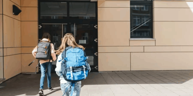 معلمة ألمانية في إجازة مرضية منذ 16 عامًا