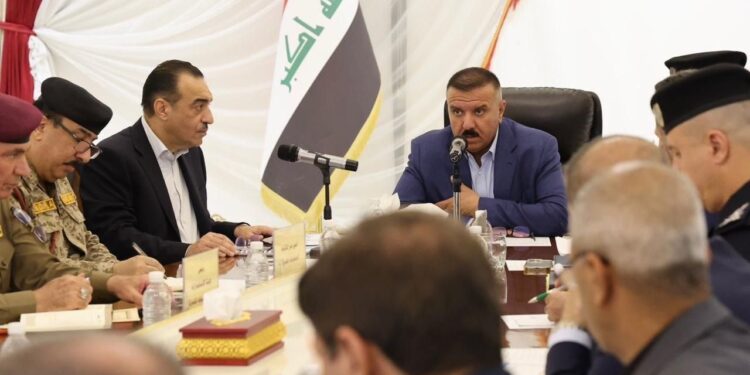 وزير الداخلية يوجه بتفعيــل الخلايا الاستخبارية في المحافظات خلال زيارة الأربعين