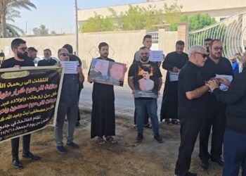 وقفة احتجاجية لذوي ضحايا حريق “هايبرماركت الكوت” أمام محكمة استئناف واسط