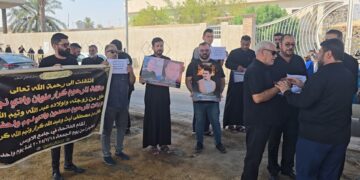 وقفة احتجاجية لذوي ضحايا حريق “هايبرماركت الكوت” أمام محكمة استئناف واسط