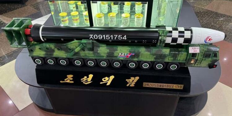 كوريا الشمالية تستقبل الروس بهدايا صاروخية,,, منتجع “كيم كونج أون”