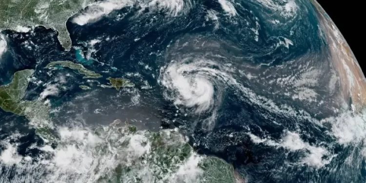 إعصار إيرين يشــــتد للفئة الثالثة ويهدد جزر الكاريبي بأمطار وفيضانات