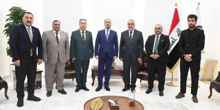 رئيس هيأة الإعلام والاتصالات يبحث مع مركز العراق للشؤون الاستراتيجية التعاون في التحليل الإعلامي وتطوير اللوائح المستقبلية
