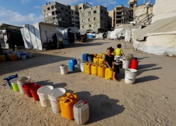 العطش يفتك بغزة وسط تلوث المياه الجوفية وانهيار البنية التحتية