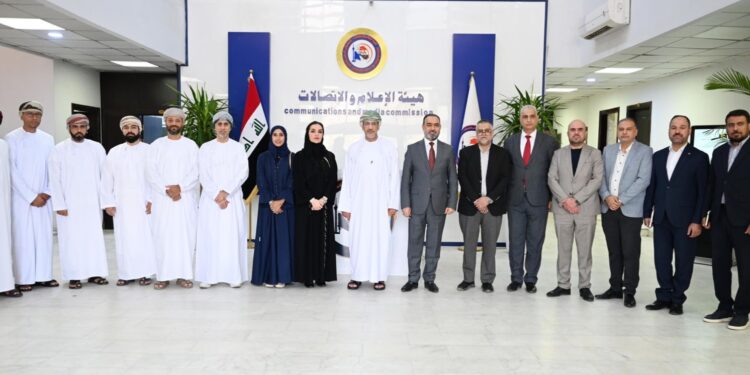 هيأة الإعلام والاتصالات تبحث مع وفد عُماني رفيع الشراكة الاستراتيجية في قطاعي الاتصالات وتكنولوجيا المعلومات