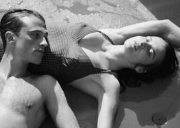 “الغريب” البر كامو يتجدد بالأسود والأبيض في البندقية