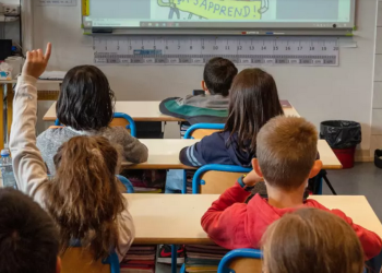تلميذة تنال شهادة البكالوريا الفرنسية بعمر 9 سنوات