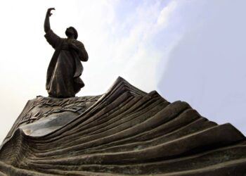 عودة المتنبي الغريب