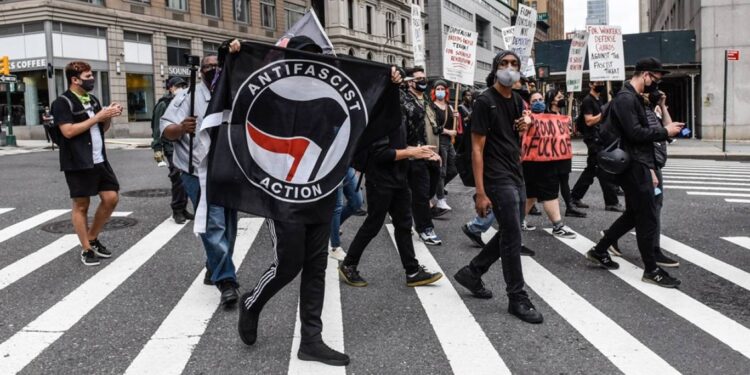 ترامب يصنف “أنتيفا” منظمة إرهابية