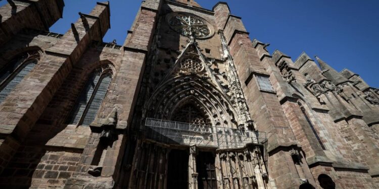 متخصصون.. موسكو وراء “مقاطع الإرهاب” المنتشرة في فرنسا