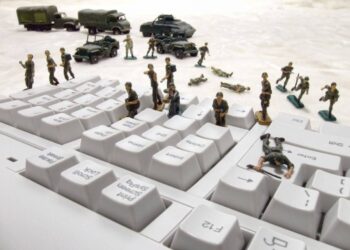 دافيد كولون يفكك آليات السيطرة في حرب المعلومات