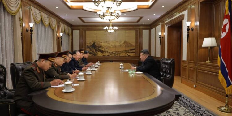 زعيم كوريا الشمالية يدعو لشحذ “درع النووي وسيفه”