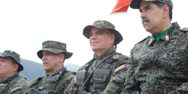 فنزويلا تجري مناورات عسكرية تحسبا لغزو أميركي