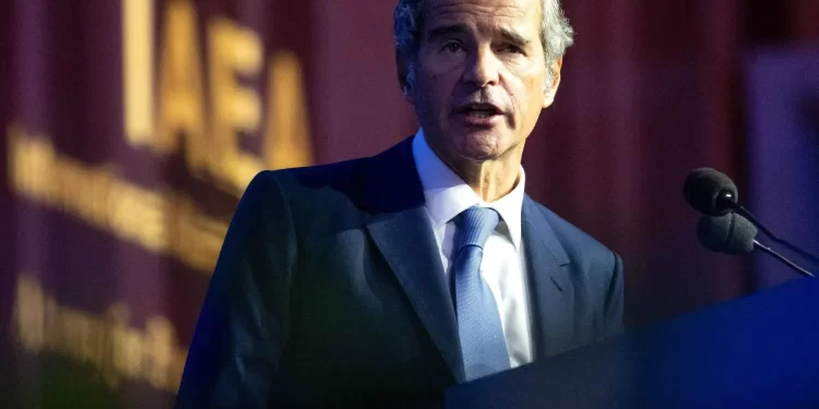 غروسي.. الجهود الدبلوماسية مع إيران تمر بـ”مرحلة صعبة”