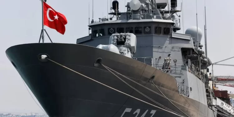 وفد من البحرية السورية يزور قيادة الأسطول التركي