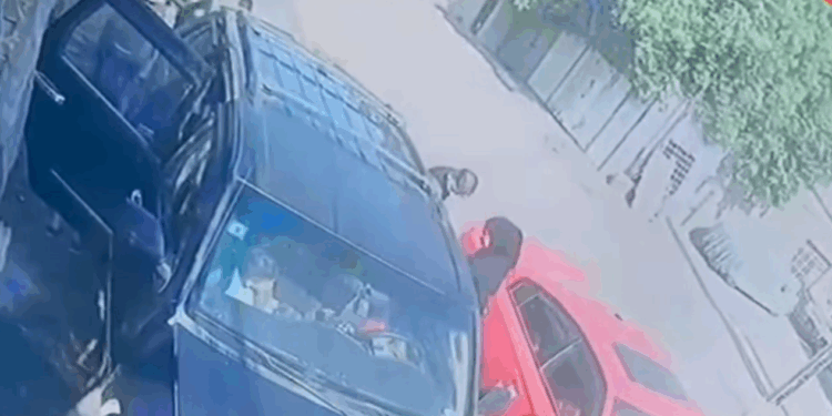 اعتقال امرأة تسببت بوفاة طفل “اختناقاً” داخل سيارتها في بغداد