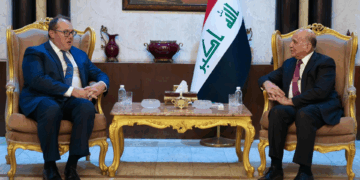 فؤاد حسين يبحث مع القائم بالأعمال الأمريكي التعاون الأمني والملفات المالية والنفطية بين بغداد وأربيل
