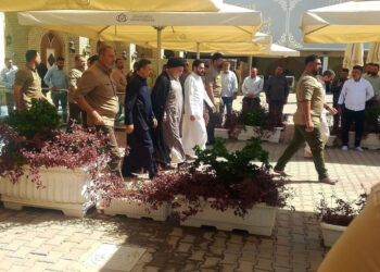 مقتدى الصدر يزور مرقد والده في النجف وسط تداول أنباء عن محاولة استهدافه