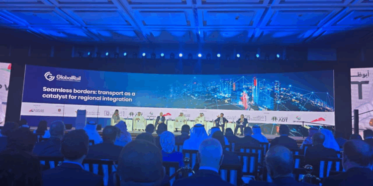 وزير النقل.. طريق التنمية يؤسس لاقتصاد غير ريعي ويحوّل المسافات إلى فرص حضارية