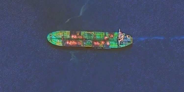 الحوثيون يعلنون استهداف سفينة (اسرائيلية) قبالة سواحل البحر الاحمر