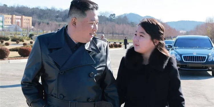 زعيم كوريا الشمالية يعـــزز مكانة ابنته لخلافته